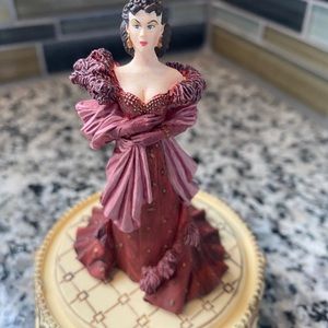 GWTW Scarlett’s Shame figure w/ glass cover